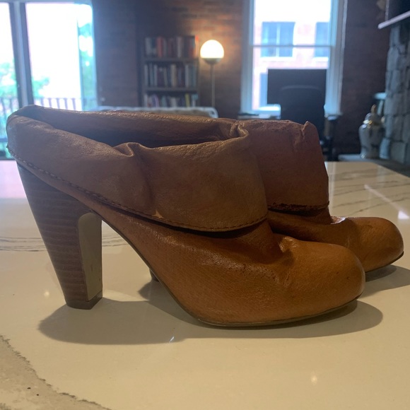 Steve Madden Camel Colored Leather Booties 8 EUC - Picture 2 of 7